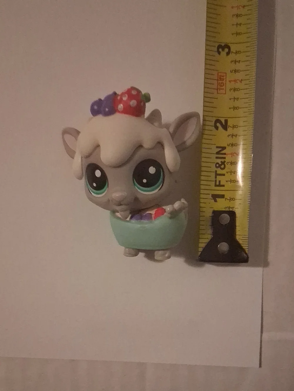 Littlest Pet Shop Hungry Pets Goat (Yogoat) Action Figure
